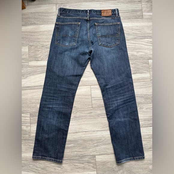 Lucky Brand Blue 221 Straight Jeans Classic Style 32x30 - Picture 3 of 3